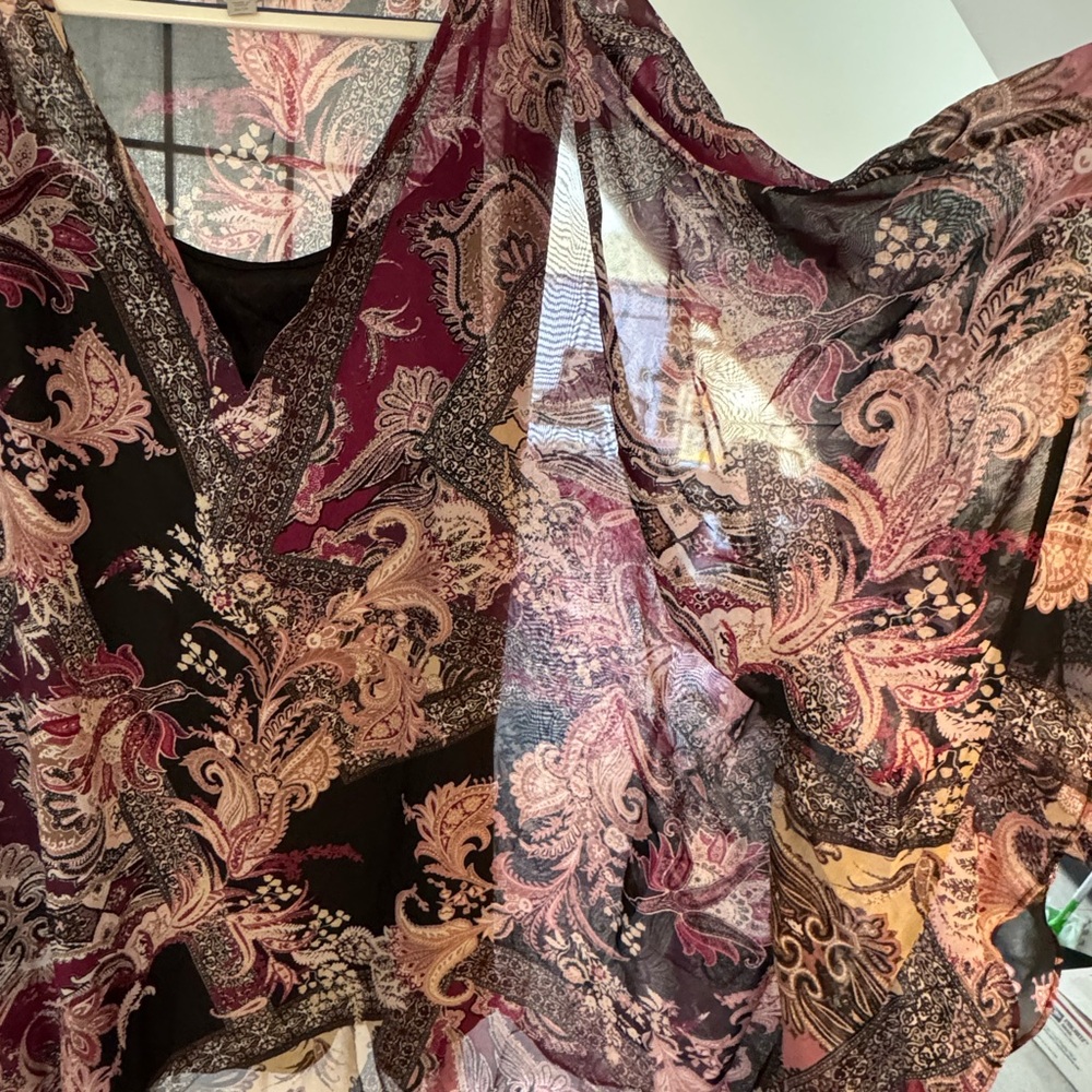 Elegant Paisley Print Women's Top - Picture 2 of 5
